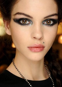 Jean-Paul-Gaultier-Spring-2013-Couture-backstag-bauty-and-makeup-1