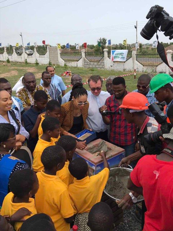 Omenaa rozpoczyna budowę szkoły w Ghanie (16)