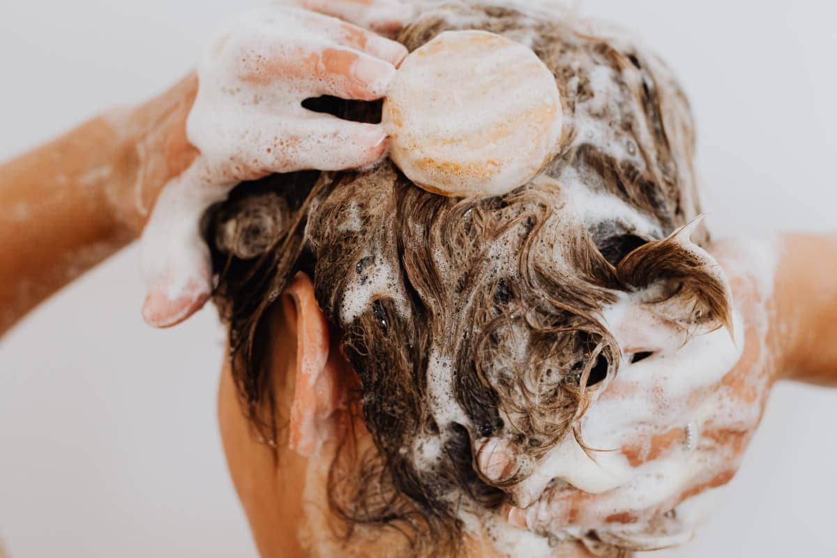1. Mycie włosów - jakie są popularne mity