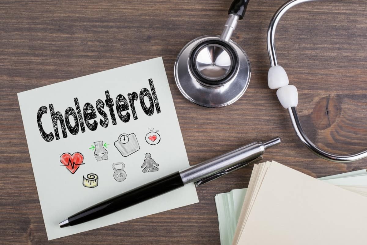 Wysoki cholesterol: jak rozpoznać pierwsze objawy?