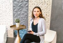 Masz dość niewygodnych ubrań do pracy? Zrób wiosenne porządki w szafie i postaw na wygodę Masz dość niewygodnych ubrań do pracy?