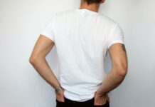 Stylizacje z T-shirtem dla mężczyzn – jak nosić T-shirt aby wyglądać stylowo? Stylizacje z T-shirtem dla mężczyzn