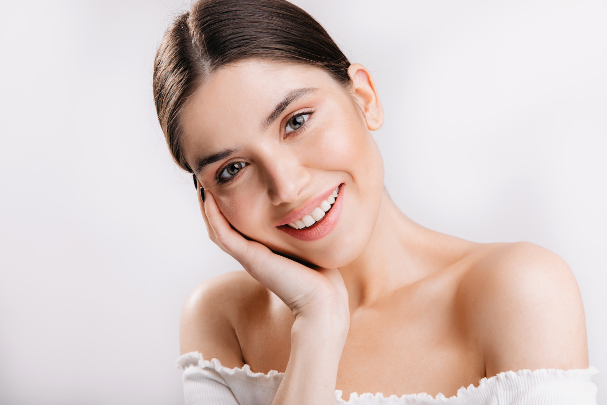 5 prostych trików, które dodadzą blasku twojej skórze bez używania makijażu
