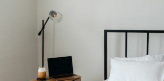 Lampa podłogowa w pokoju młodzieżowym – jak ją wykorzystać?