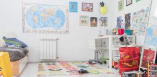 Pokój malucha wymaga odpowiedniego zaplanowania wszystkich elementów. Dotyczy to nie tylko właściwych mebli, ale także wszystkich pozostałych sprzętów i instalacji, w tym oczywiście wydajnego ogrzewania. Jakie urządzenia grzewcze można zastosować w dziecięcym pokoju? Czym się kierować i jakie rozwiązania wybrać? O tym przeczytacie w dalszej części tekstu.