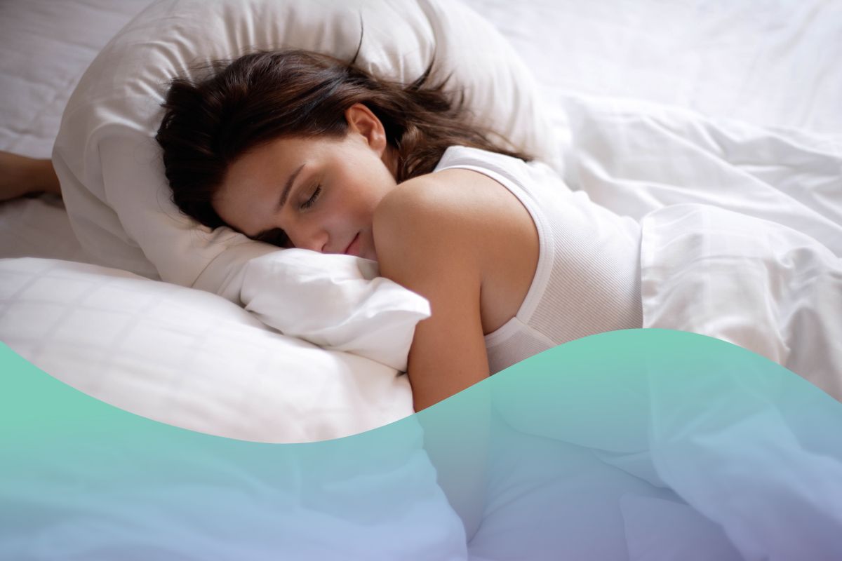 kobieta śpi na materacu medycznym sleepmed