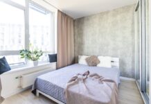 Aranżacja małej sypialni: 10 trików, które optycznie powiększą przestrzeń mala przestrzen